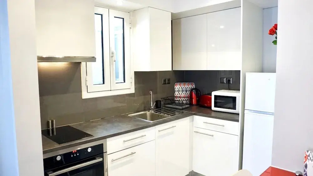 Beautiful Sunny Apt in Athens