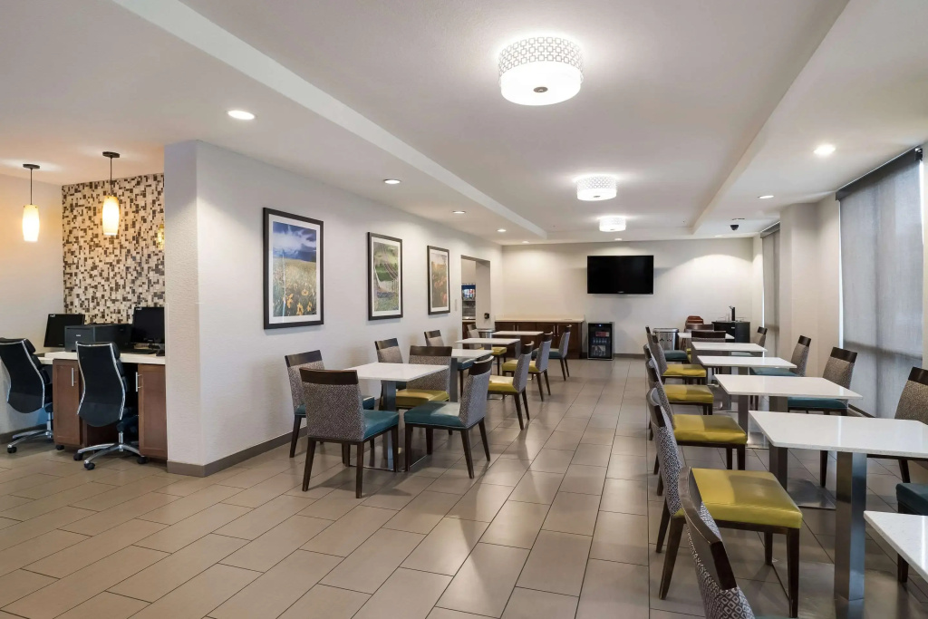 Comfort Inn & Suites Victoria North