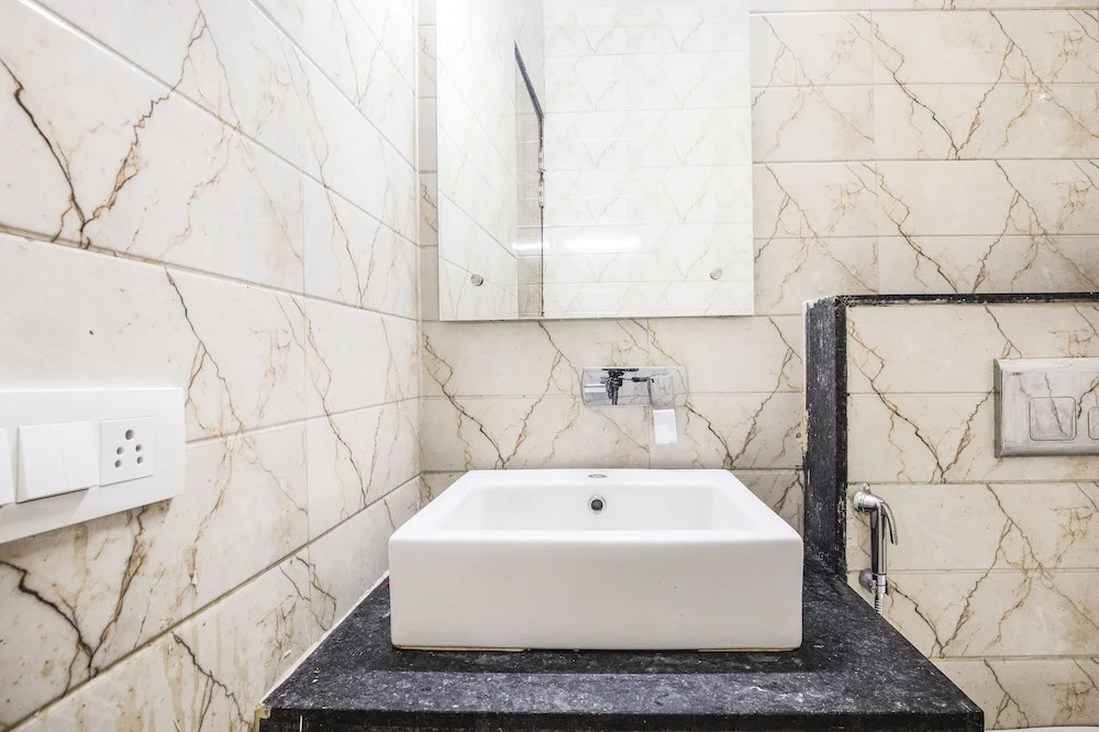 FabHotel Gross inn Suites