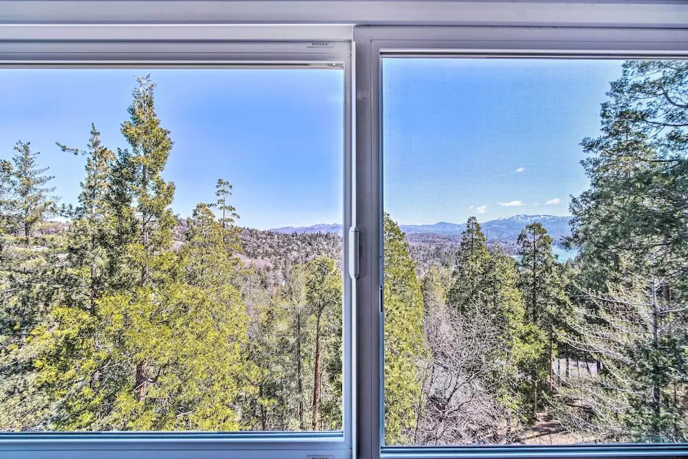 'ridgeline Retreat' w/ Mountain Lake Views!
