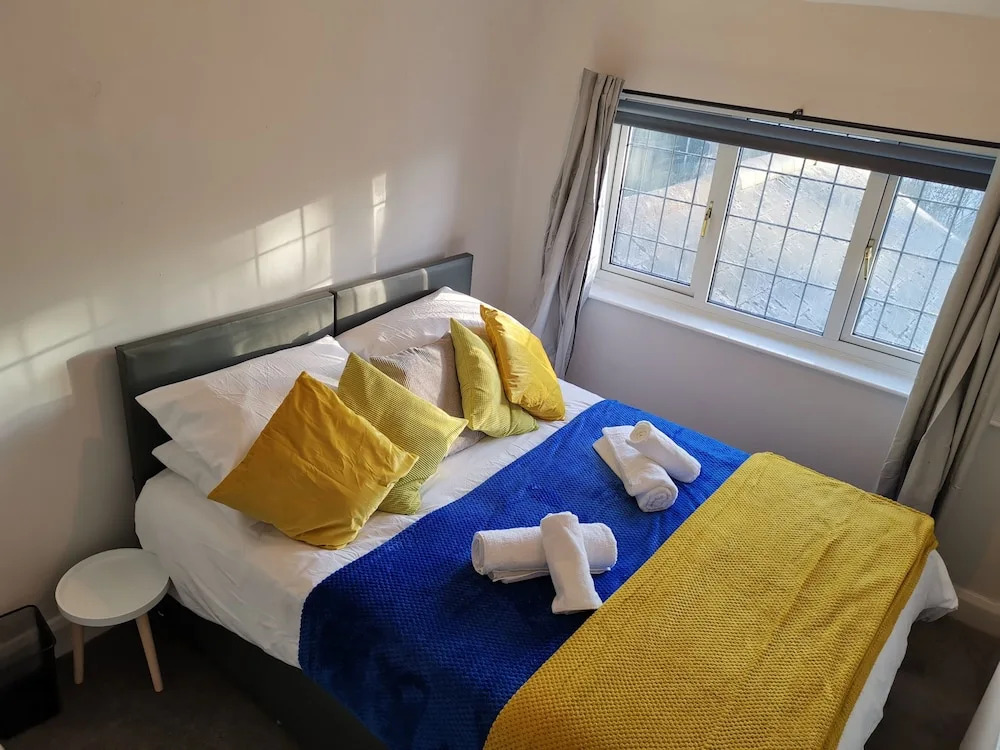 Your Night Inn @ i54