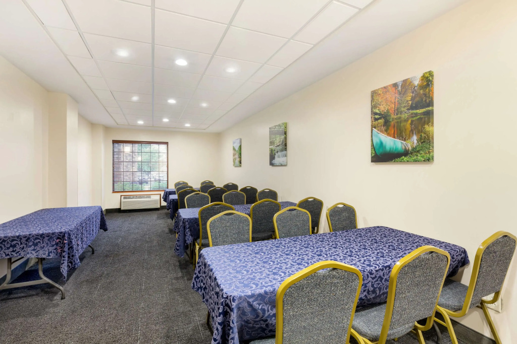 Best Western PLUS Victor Inn & Suites