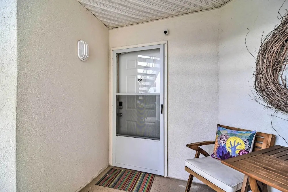 St Pete Condo w/ Patio & Pool ~ 2 Mi to Beach