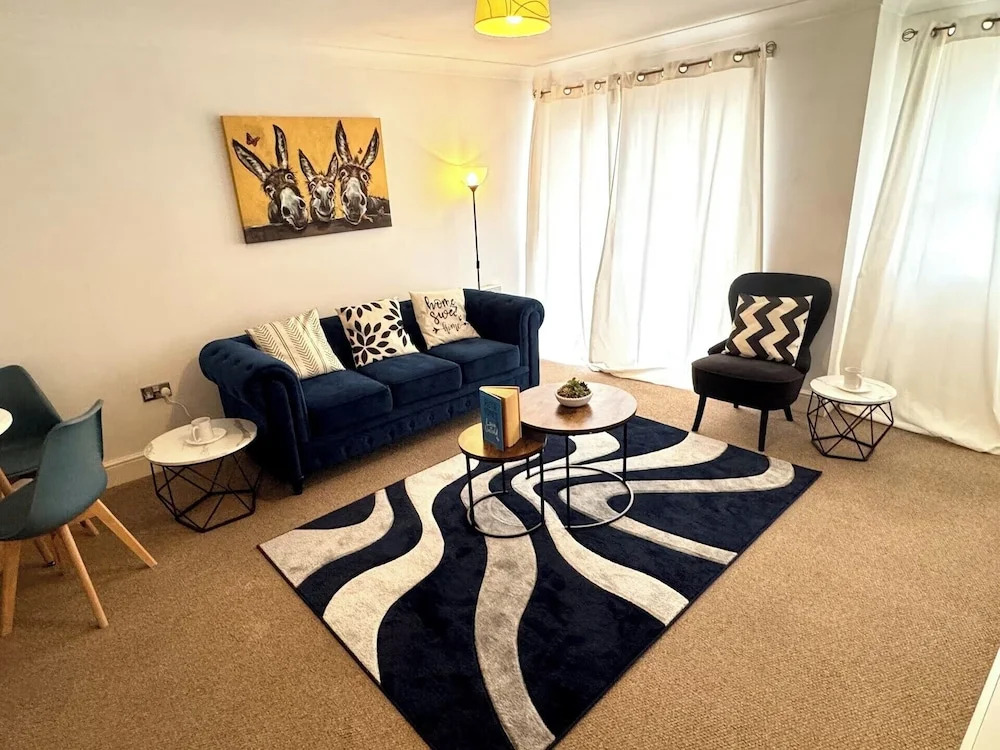 City Centre - Sleeps 2 - Wifi Parking Projector