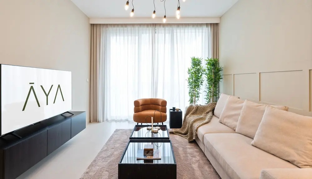 Aya - Outstanding 1BR Apartment With Amazing Creek Views
