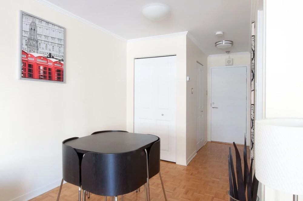 Comfortable Downtown Studio Apartment by Namastay
