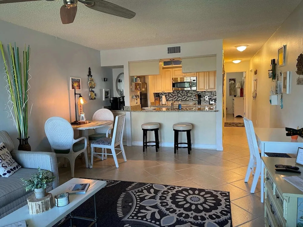 Estero Island Yacht Raquet Club Condo - Beautiful Canal Views