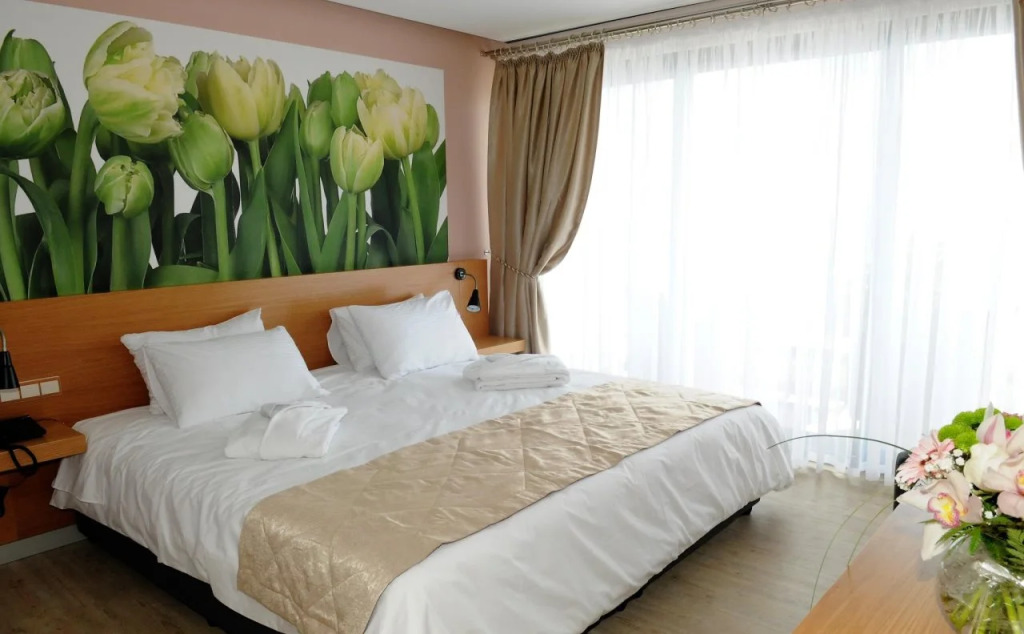 Santa Cruz Village Hotel