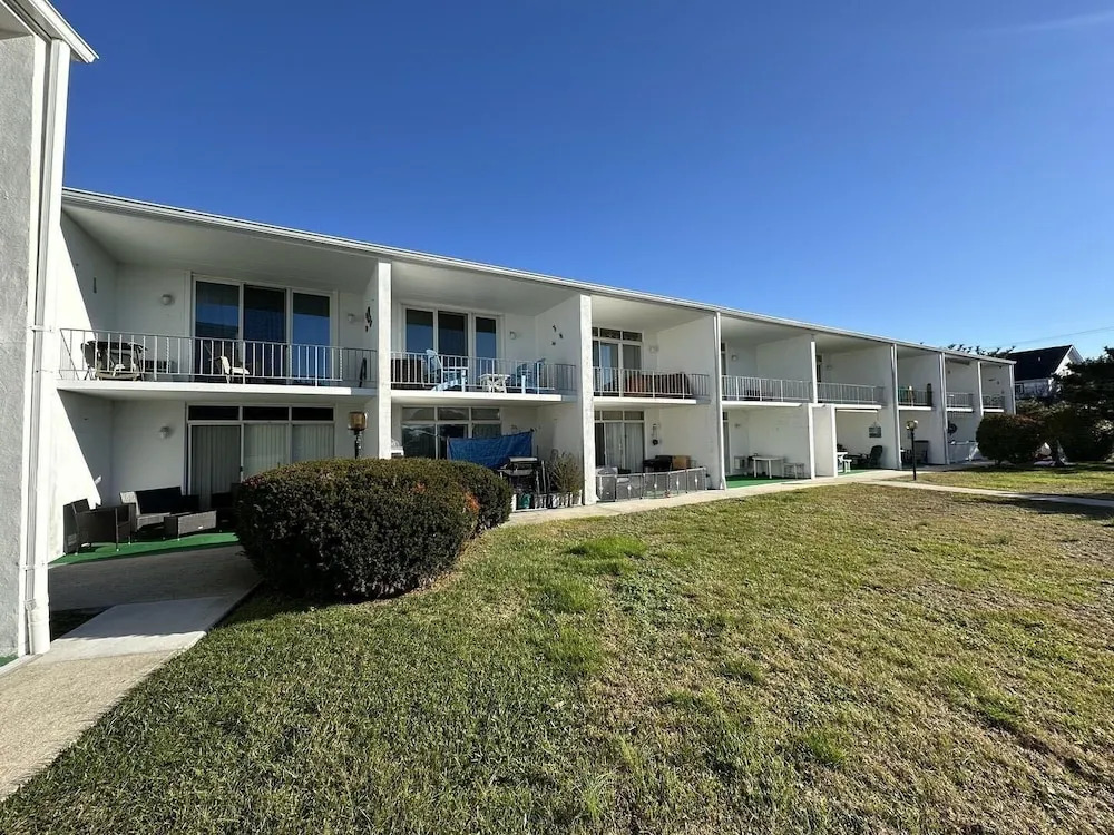 Bay Colony 16 1 Bedroom Condo by RedAwning