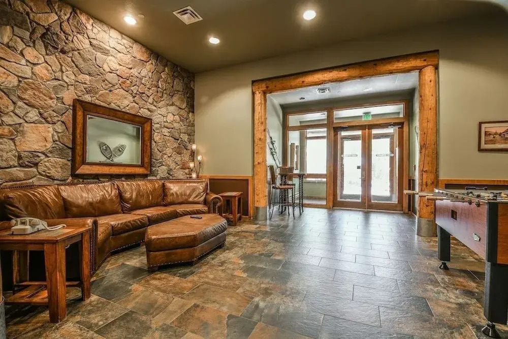 8115 Arapahoe Lodge 1 Bedroom Condo by RedAwning