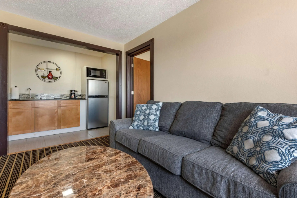 Quality Inn & Suites Warren