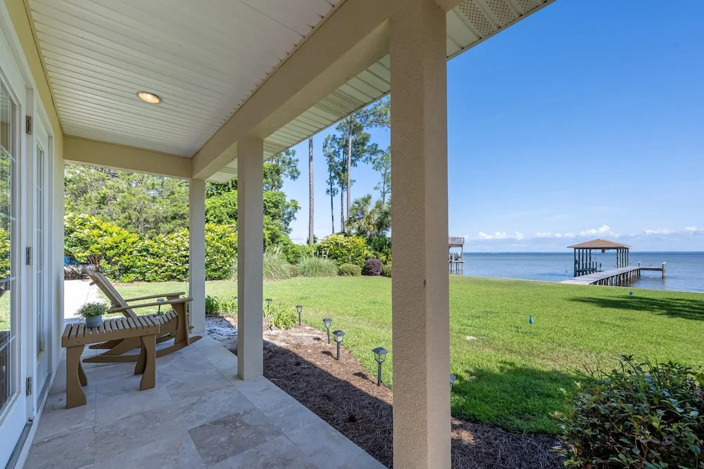 Bayshore Breeze S 31 Bayshore Dr 4BR 2BA 9