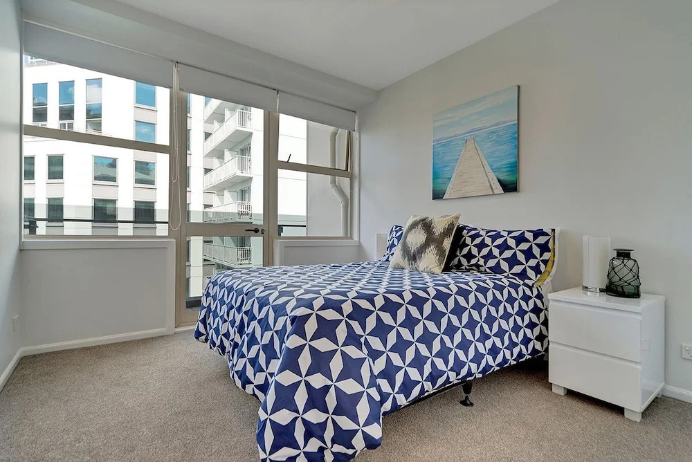 Central 12th floor Apt Harbour Views