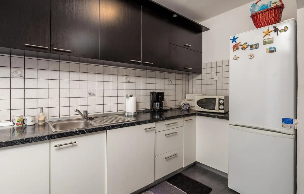 Amazing Home in Mundanije With Wifi and 2 Bedrooms