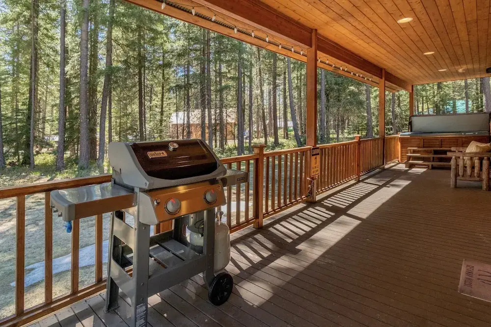 Getaway Moose 3 Bedroom Home by NW Comfy Cabins by RedAwning