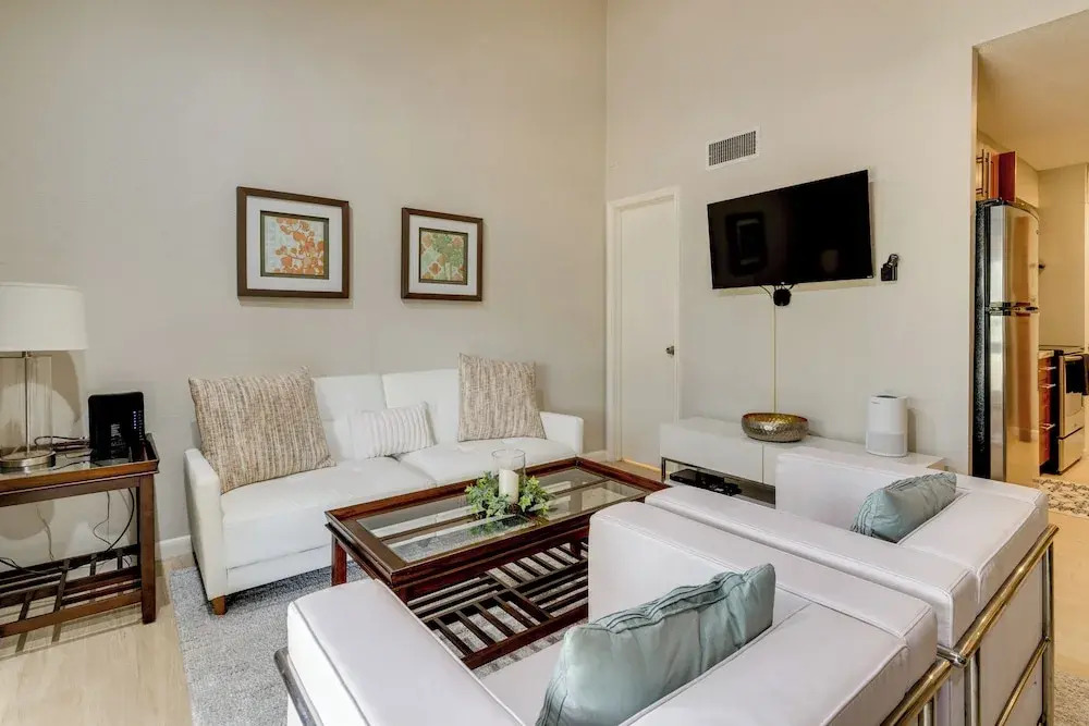 Golf, Swim & Dine! Condo w/ Lake Conroe Access