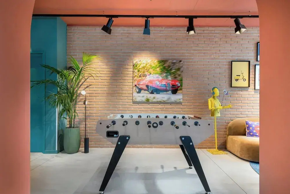 Moxy Verona