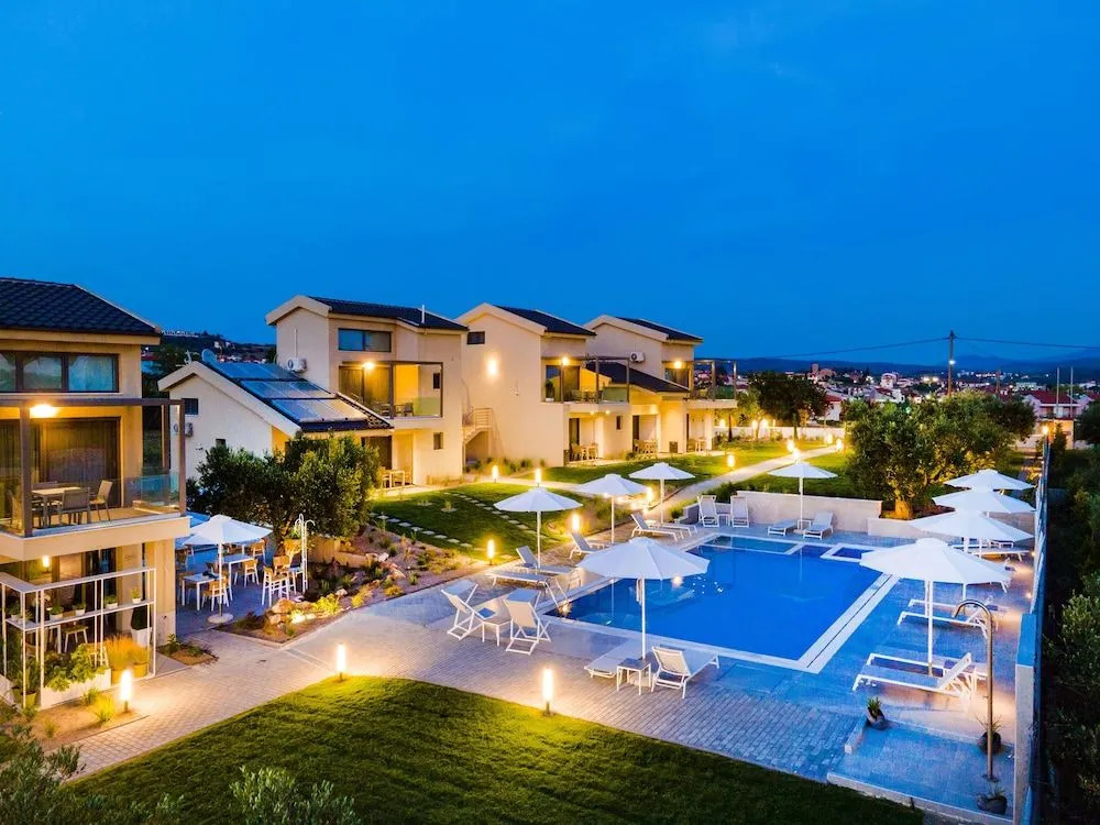 Miroes Suites