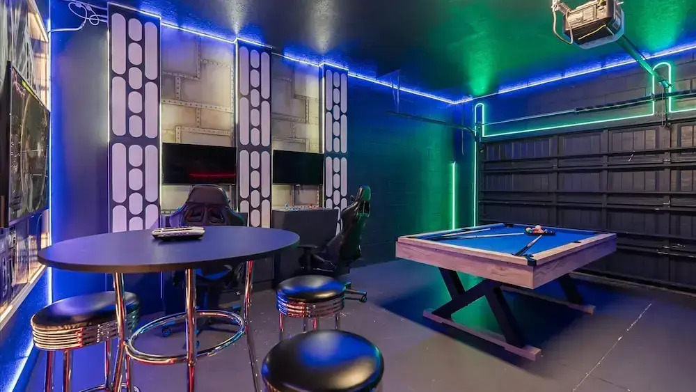 Upstay - Pool & Hot Tub Heating, Epic Games Room