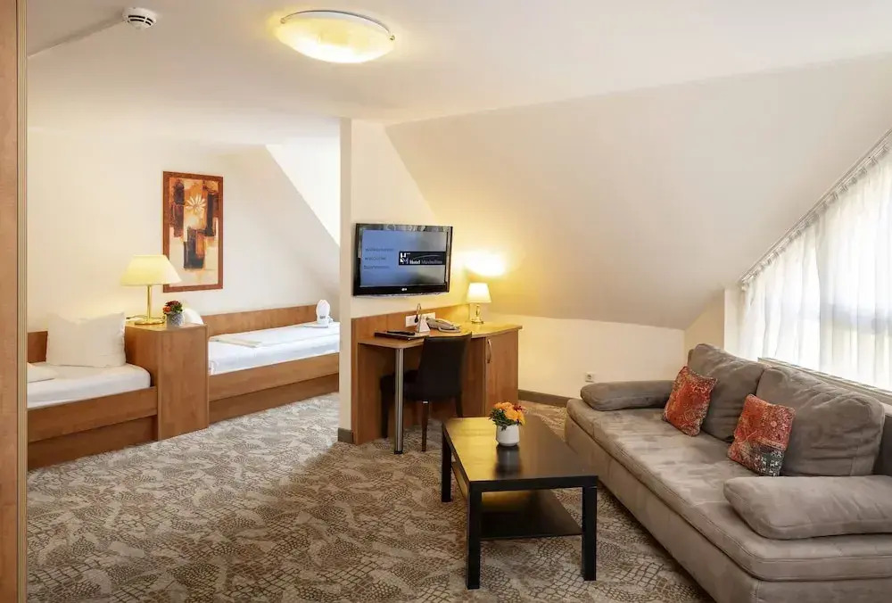 Maximilian Hotel & Apartments Weil am Rhein / Basel