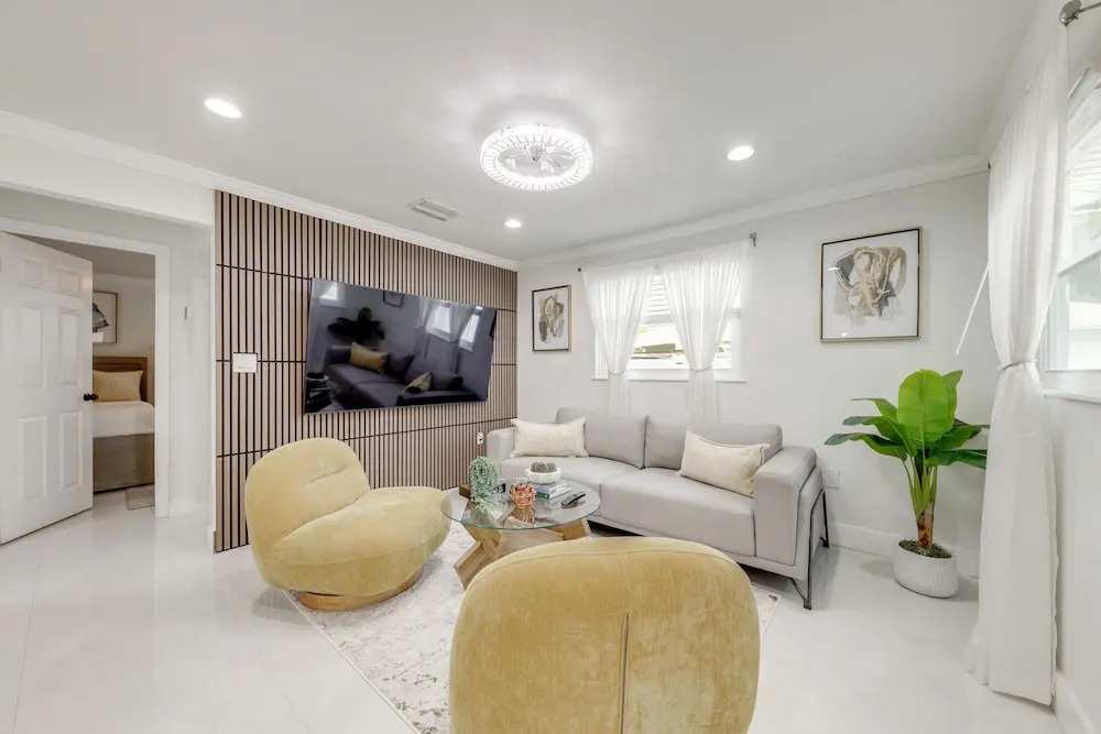 Stroll to Dtwn: Delray Beach Home w/ Outdoor Oasis