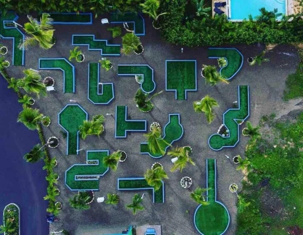 Modern Secluded Property With an Infinity Pool and Extremely Fast Wifi