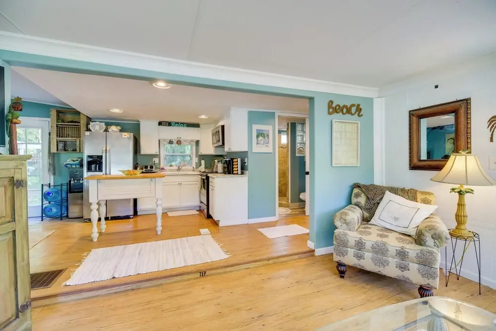 Cozy Fort Pierce Cottage on Farm Animal Rescue!