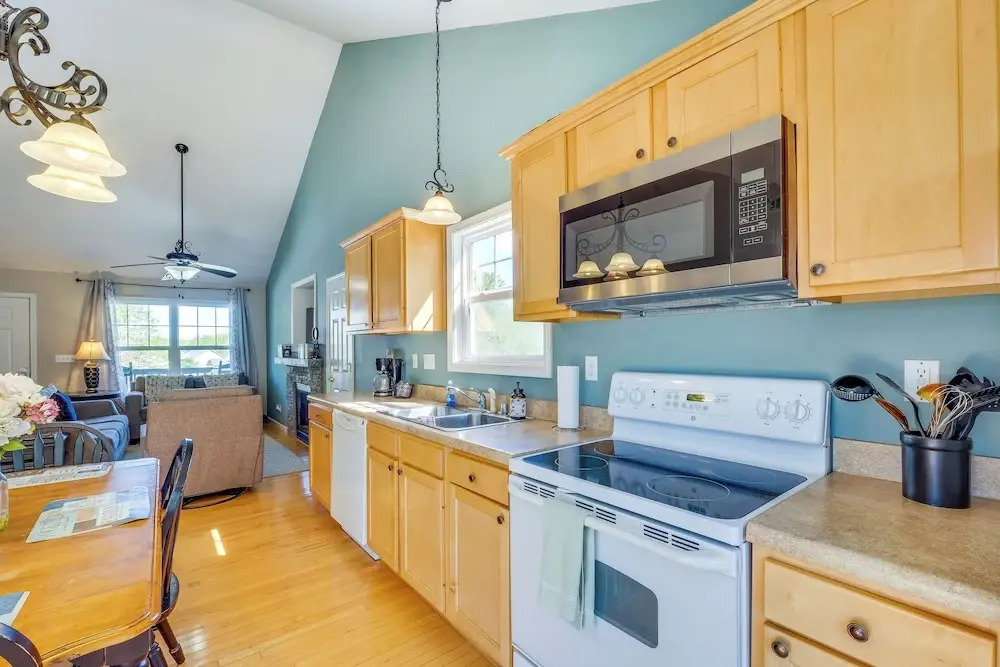 Taylorsville Lake Cottage Rental w/ Hot Tub