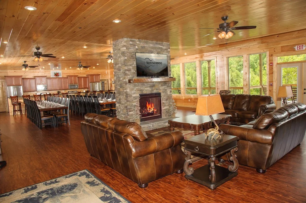 Foxwood Mansion - Fourteen Bedroom Cabin