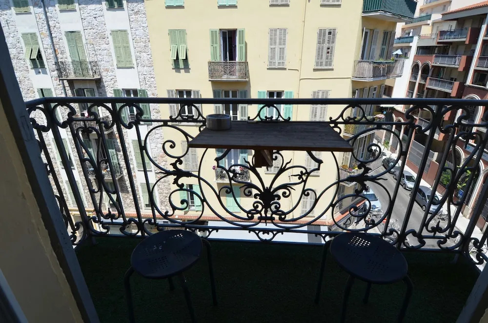 Apartment 5 Persons In Acropolis District In Nice