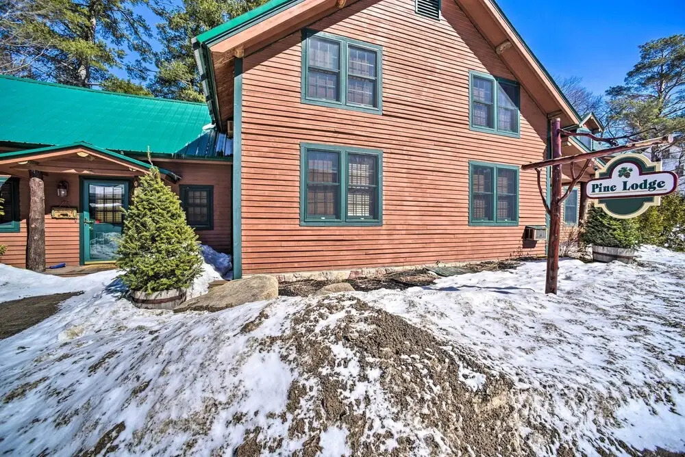 1 Block to Downtown: Cozy Condo by Mirror Lake