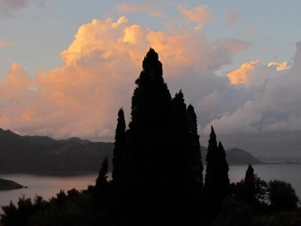 Strongilos Homestay