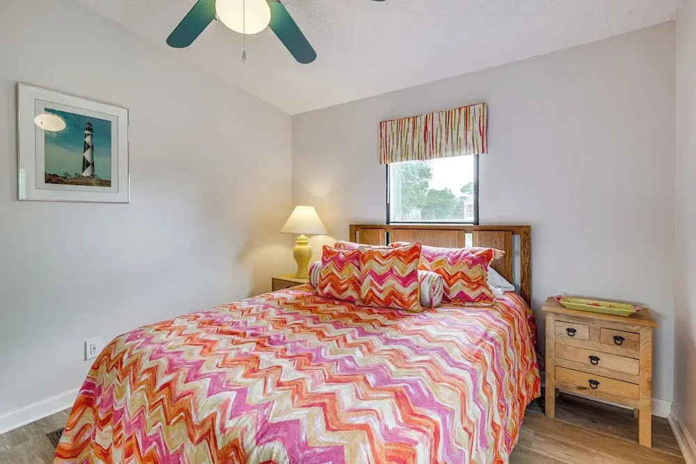 Harkers Island Getaway w/ Deck: Near Cape Lookout!