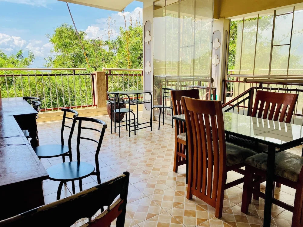 Crystal Apartment Hotel And Lodges