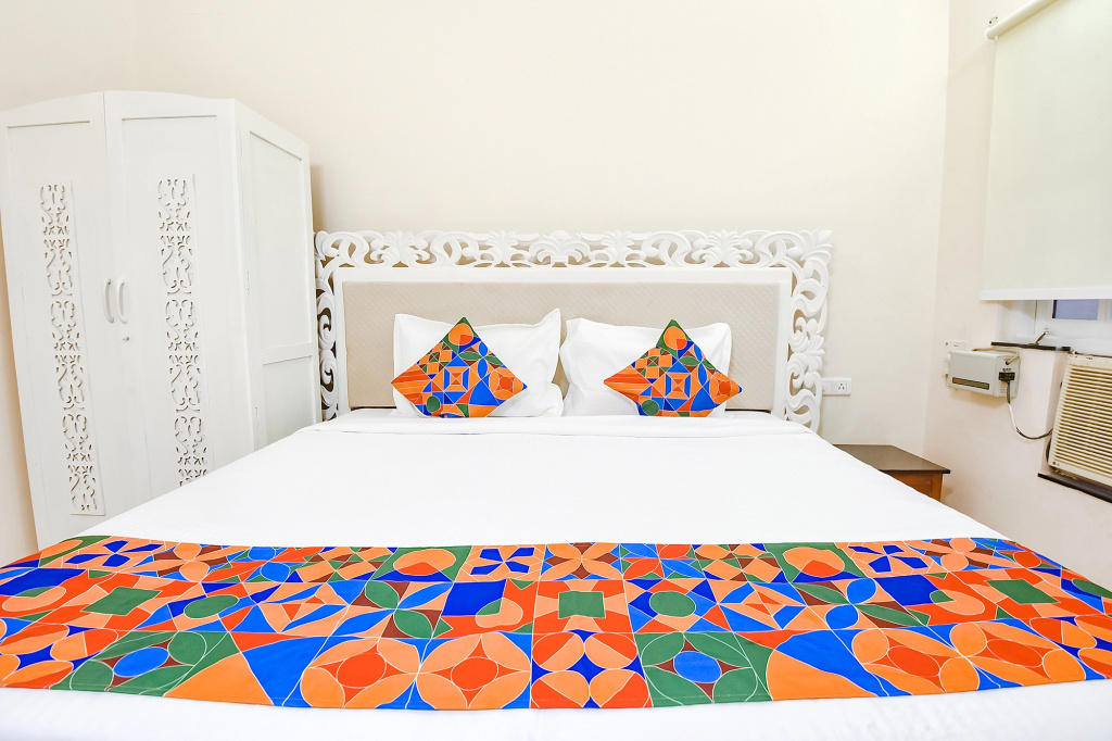 FabHotel Emerald Highland