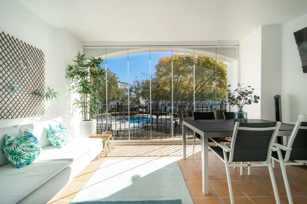 Beautiful 2 Bedroom Apartment with Stunning Views Over The Gardens - ER1712