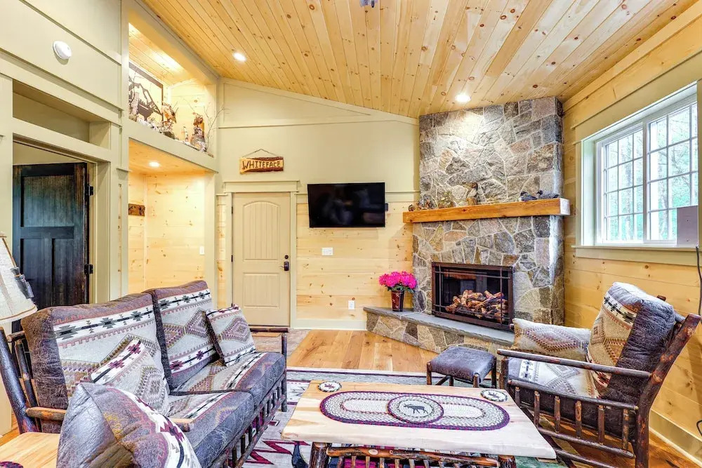 < 5 Mi to Whiteface Mtn Resort: Cabin-style Apt