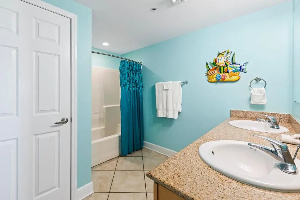 Spacious 3BR 3Bath 12th Floor, Million-Dollar Gulf Views