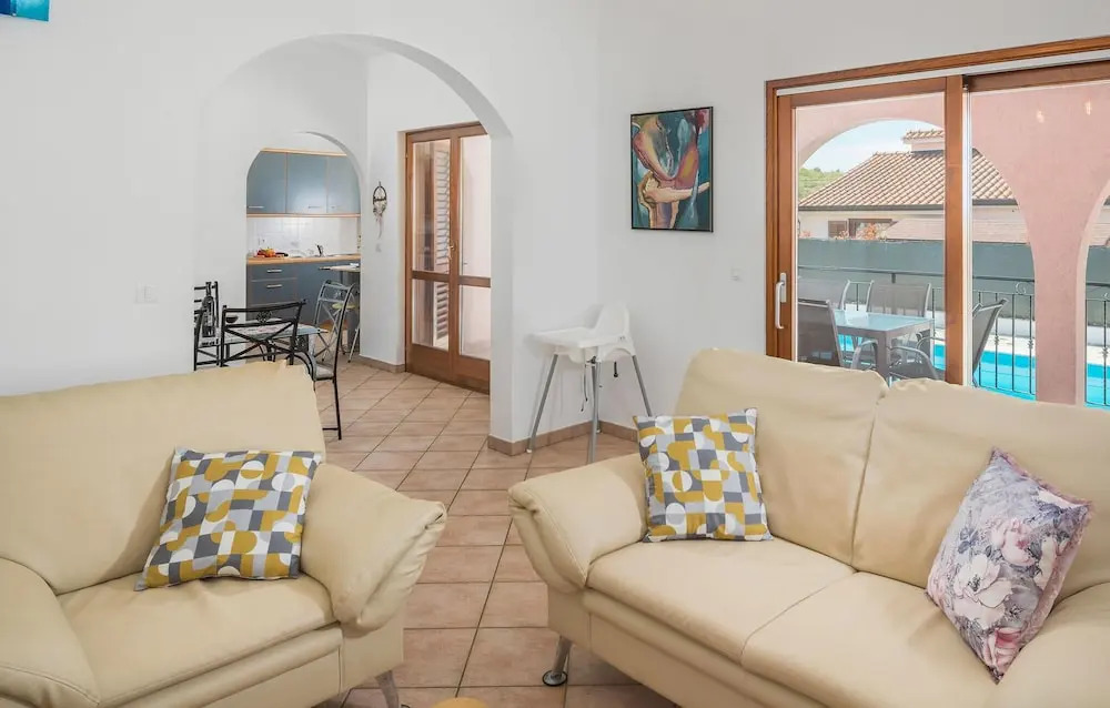 Amazing Home in Dracevac With Outdoor Swimming Pool, Wifi and 3 Bedrooms