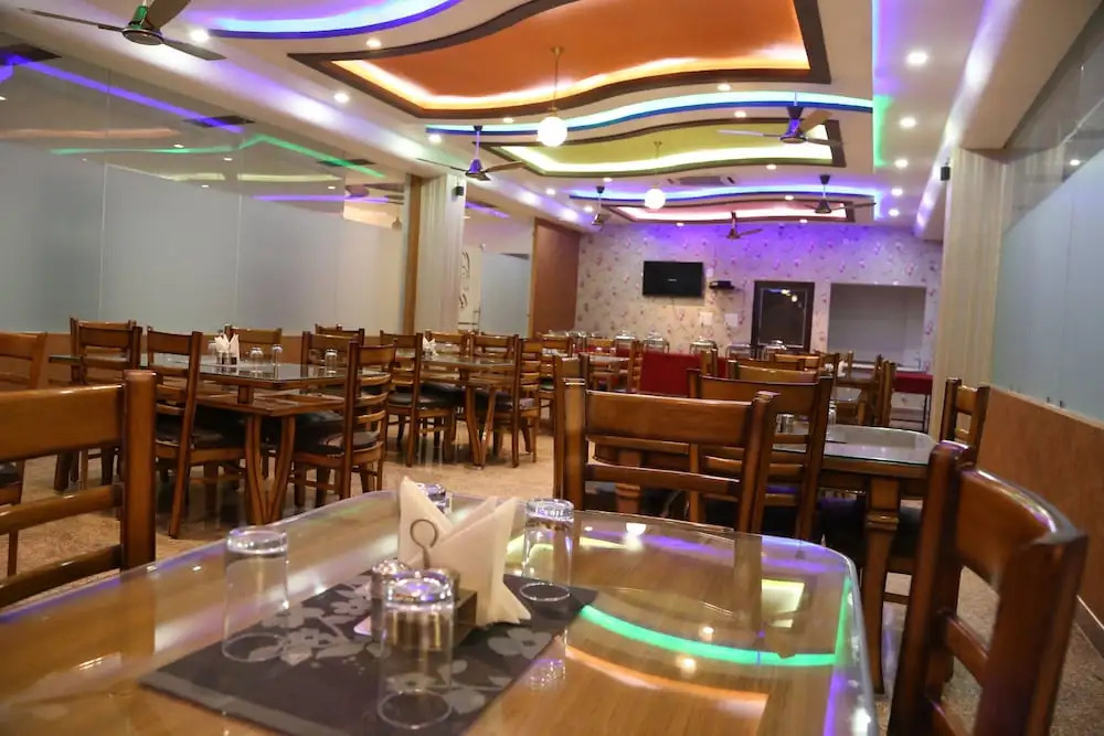 Hotel Dhanraj Palace