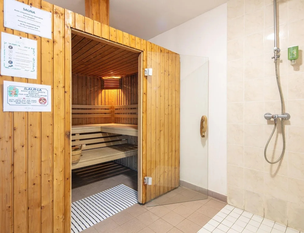 Large 8-person Apartment in Giez