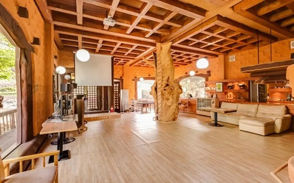 Wanju Moak Pension