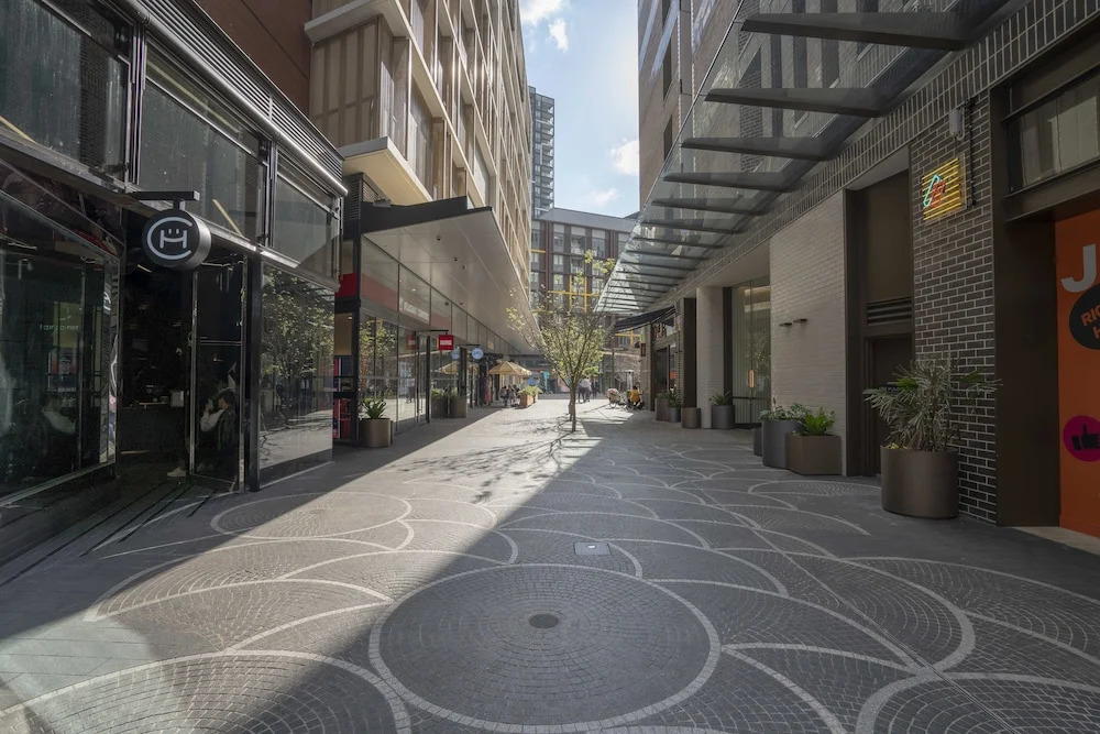 New 2 Bedroom Darling Harbor Apartment