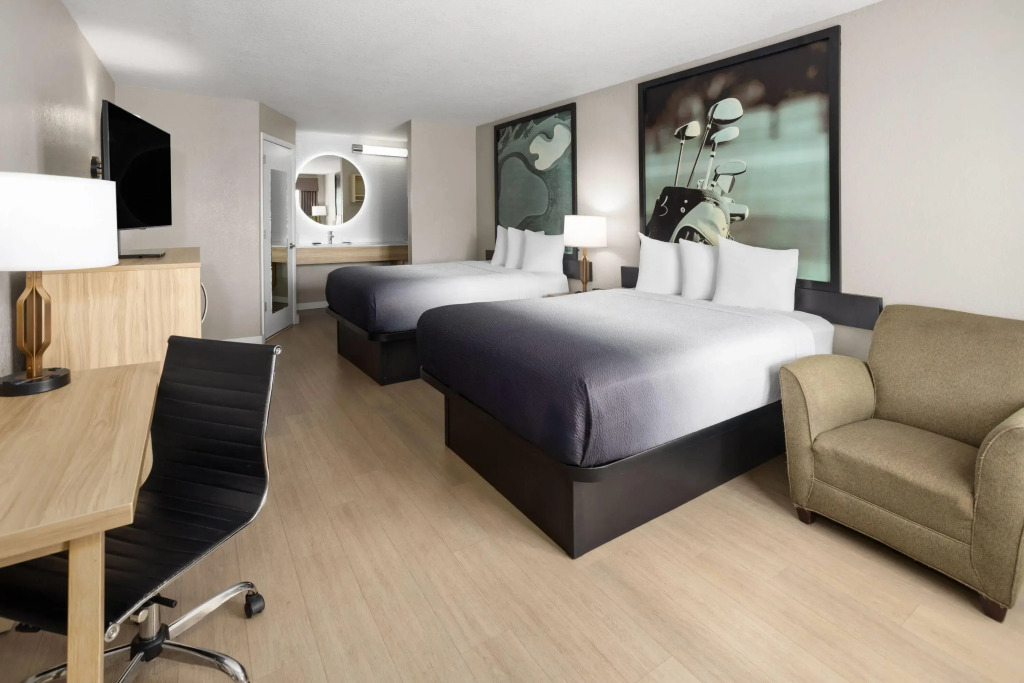 Super 8 by Wyndham Ellenton Bradenton Area