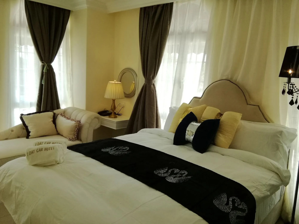 1 Day Car Hotel Station 18