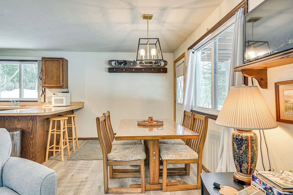 3 Mi to Windham Mountain: Pet-friendly Apt w/ Yard