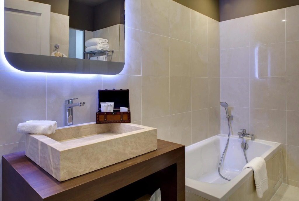 Grand Hotel Des Sablettes Plage, Curio Collection By Hilton