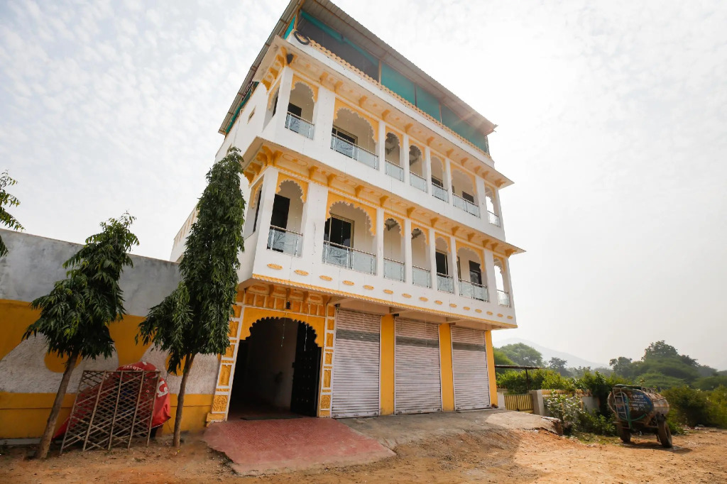 OYO 65920 Hotel Shree Daulatgarh