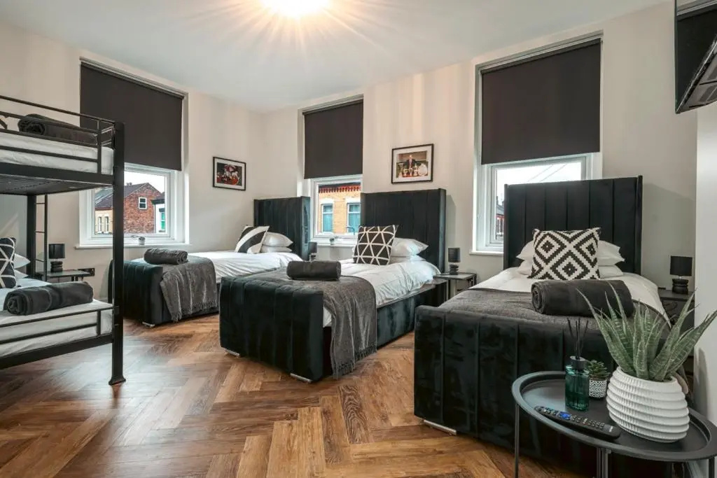 The L4 Studios & Rooms