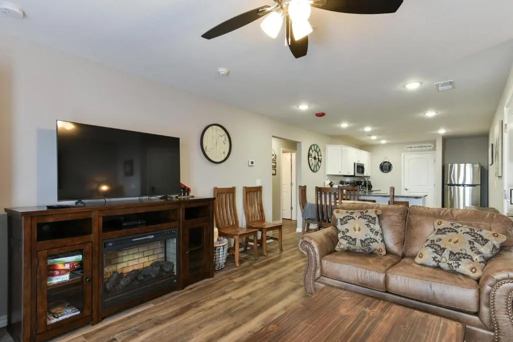 Mystic Cove Condo - Pool - Perfect Location!!